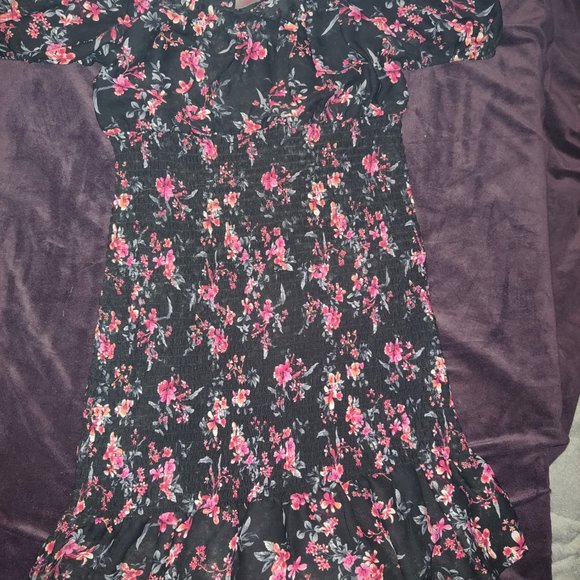 Dresses - Picture 3 of 12